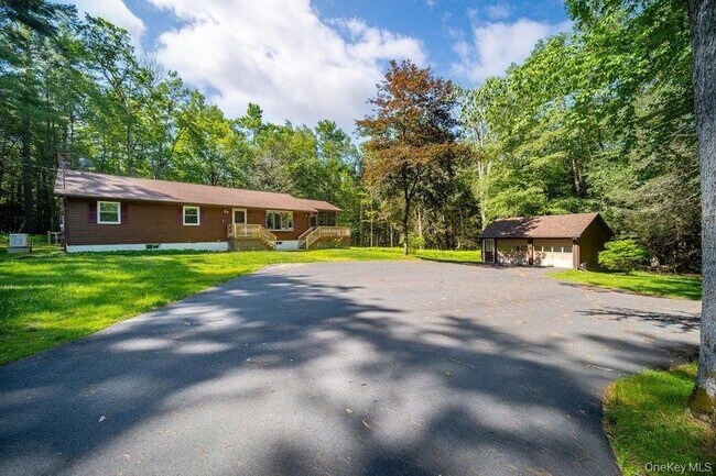 Building Photo - 132 Proctor Rd