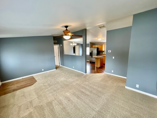 Building Photo - 3 Bedroom, 2 Bath