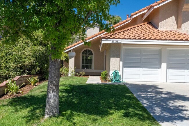 Building Photo - SPACIOUS 4 BEDROOM, 3 BATH HOME WITH 3-CAR GARAGE!