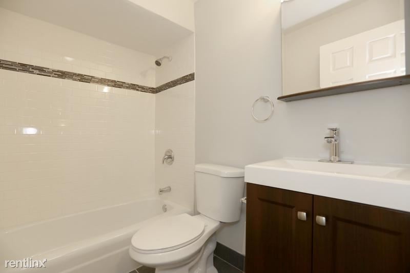 Primary Photo - 6201 N Kenmore Ave