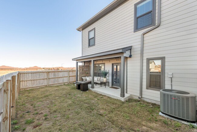 Foto del edificio - August 2025 Pre-Lease! Wonderful 4 Bedroom...