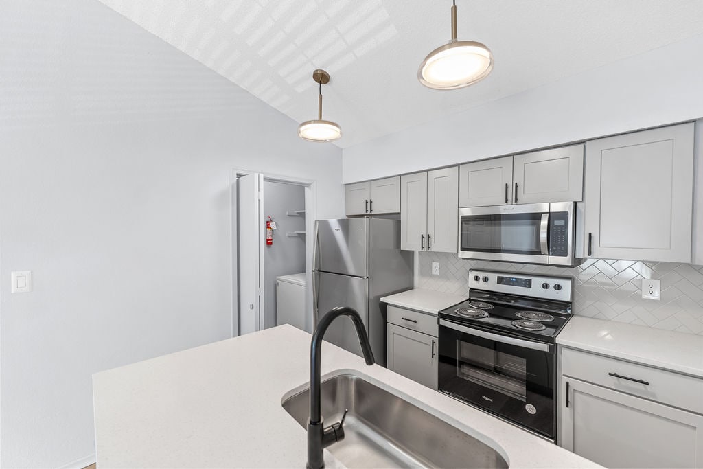Primary Photo - Silverwood Apartments