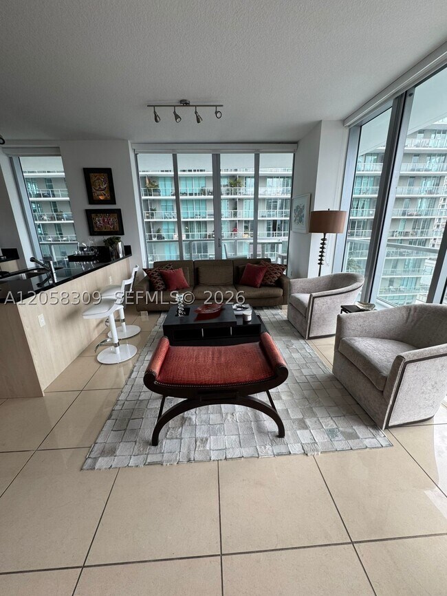 Foto del edificio - 1111 SW 1st St