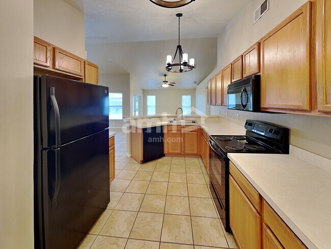 Foto del edificio - 10222 Summer Elm Avenue