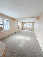 Building Photo - 11 17th St N