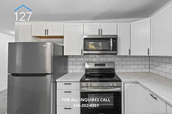 Building Photo - Updated 3BR Apartment with Modern Kitchen & Central Air