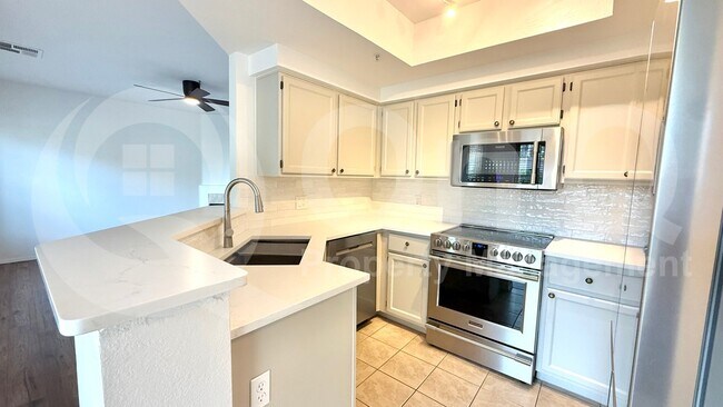 Foto del edificio - 9450 E Becker Ln