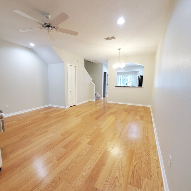 Building Photo - 15879 Fishhawk View Dr