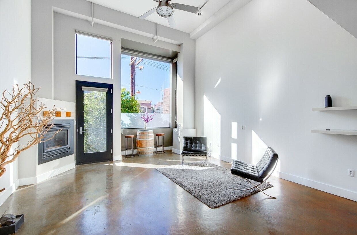 Primary Photo - 200 Townsend St