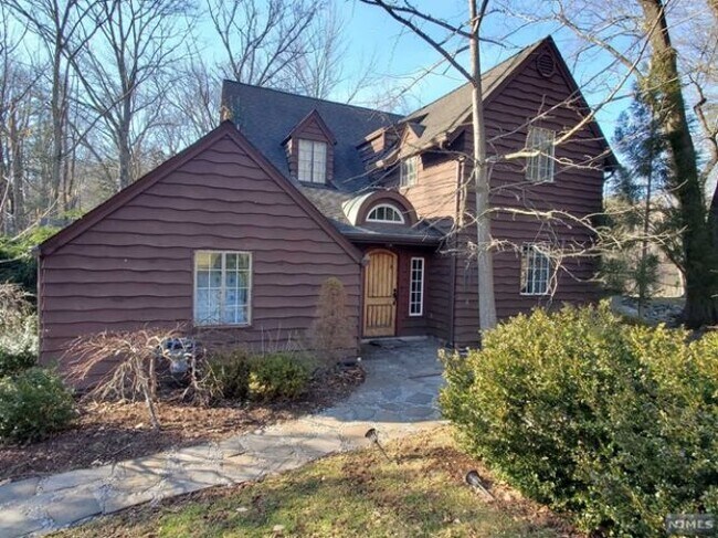 Building Photo - 17 Hillside Ave