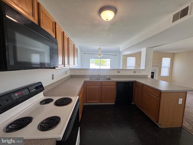 Building Photo - 739 Rothwell Dr