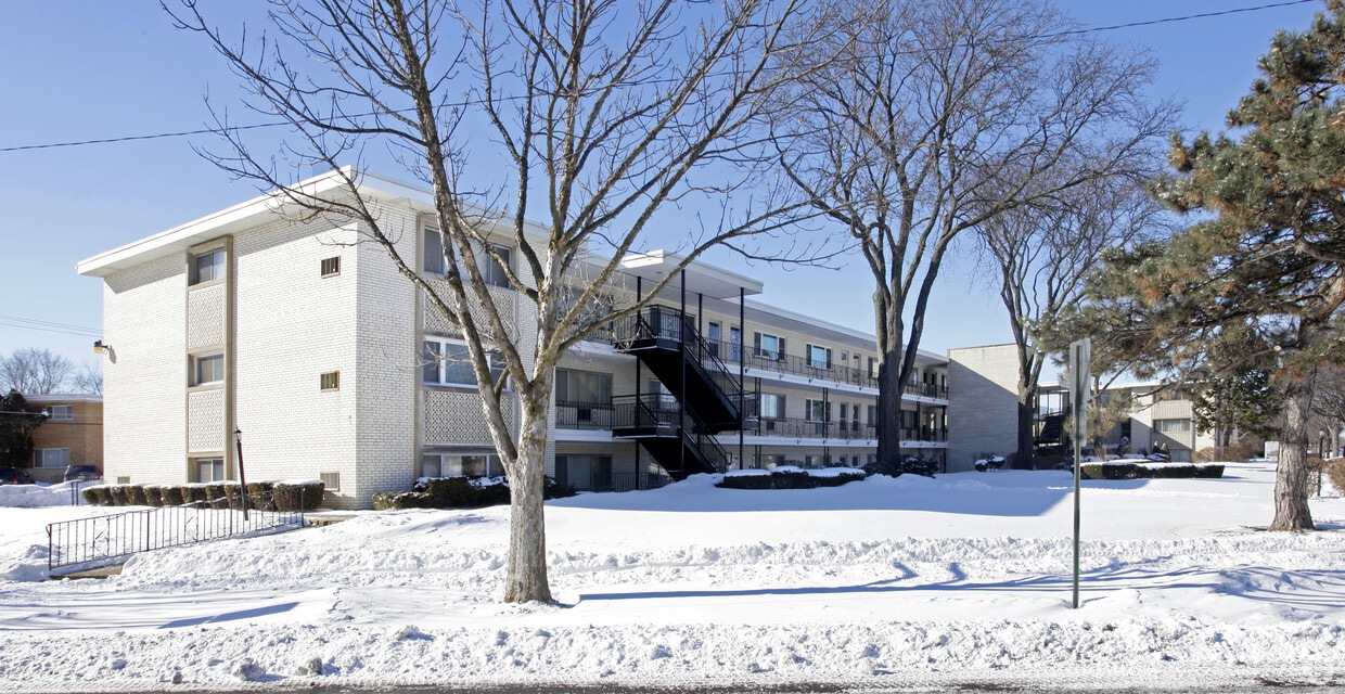 Prospect Gardens Condominiums Apartments in Mount Prospect, IL