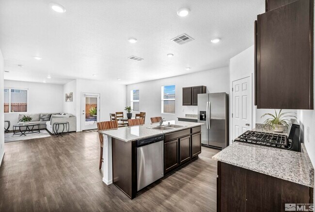 Building Photo - 9727 Pelican Pointe Dr