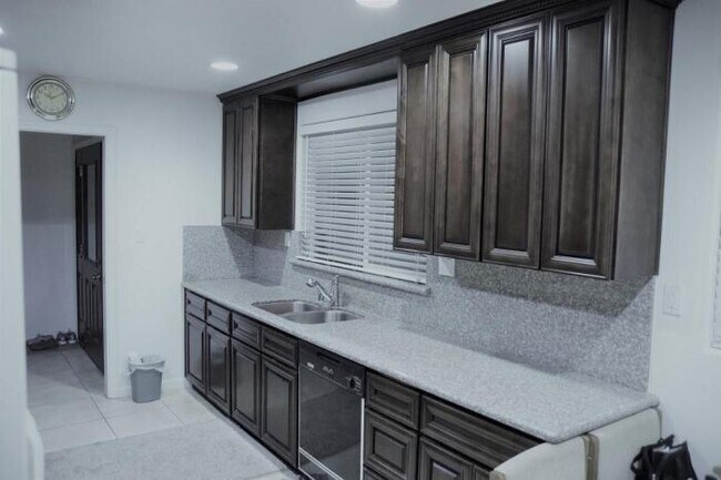 Building Photo - 4 bedroom in Fremont CA 94539