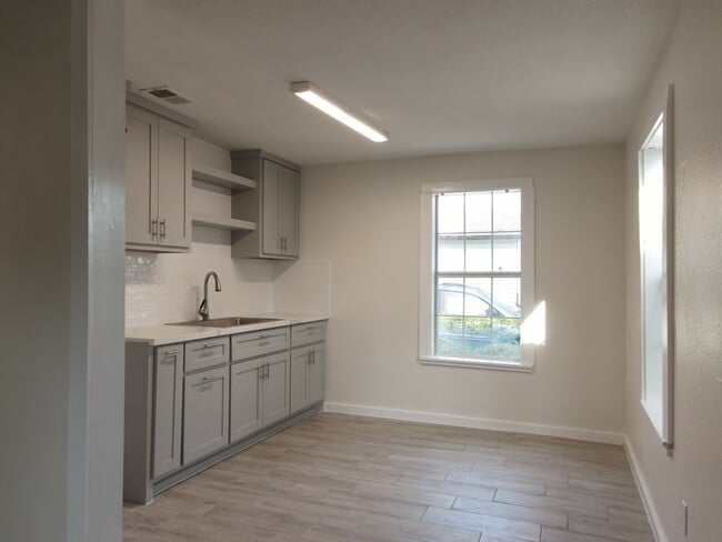 Foto del edificio - 2530 Halsey St