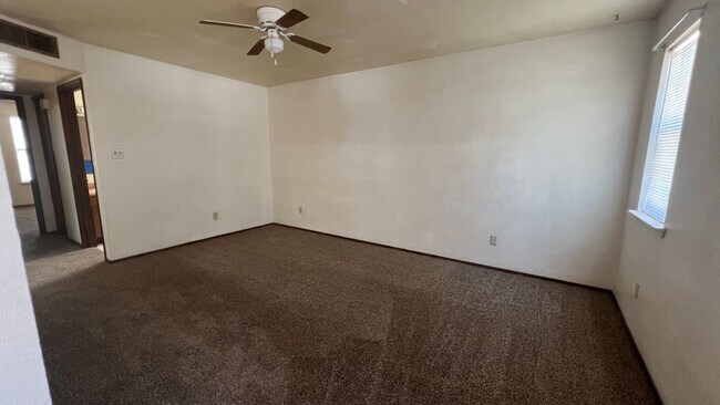 Building Photo - 307 Terry Dr