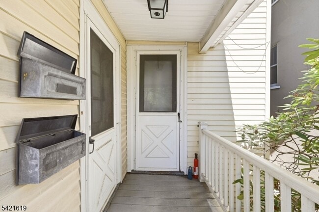 Building Photo - 104 Maple Ave