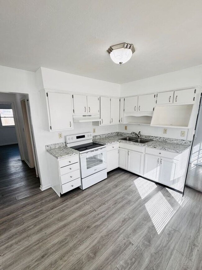 Foto del edificio - Beautiful 3-4 Bedroom 2 Bathroom Home