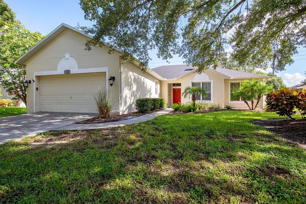Foto principal - PRISTINE 3/2 one story home in Errol Estates!