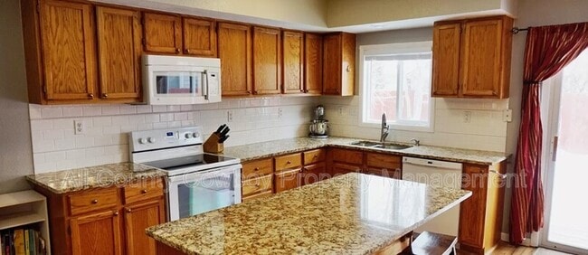 Building Photo - 1915 E Custer St