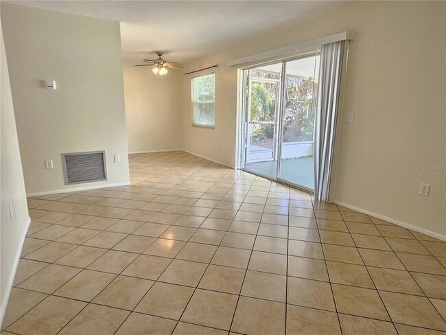 Foto del edificio - 105 Base Ave E