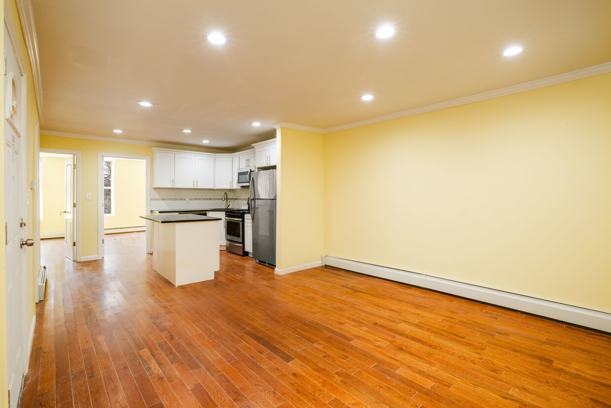 Foto principal - 335 Bradford St