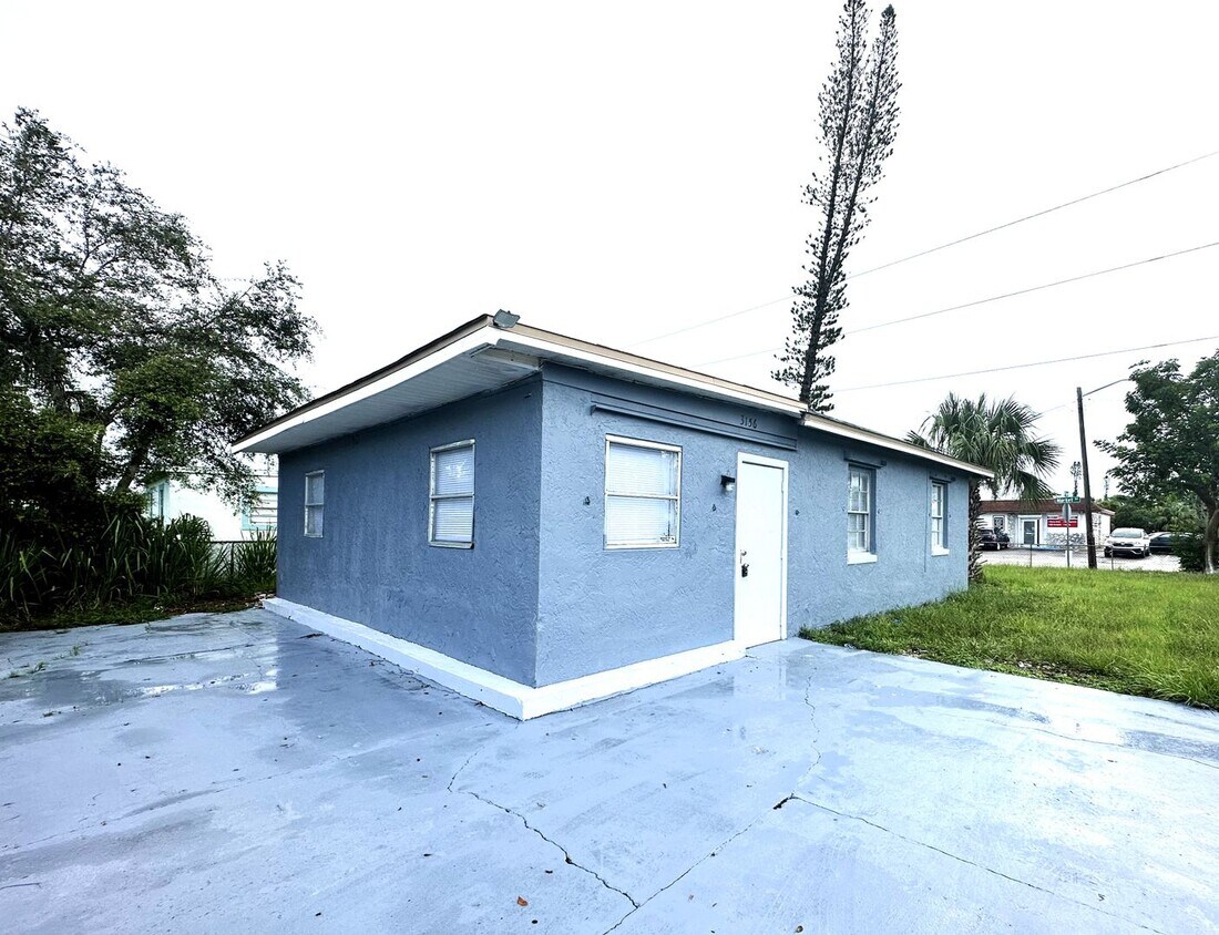 Foto principal - FIRST MONTHS RENT FREE!!! 3/1 HOME IN FT. ...