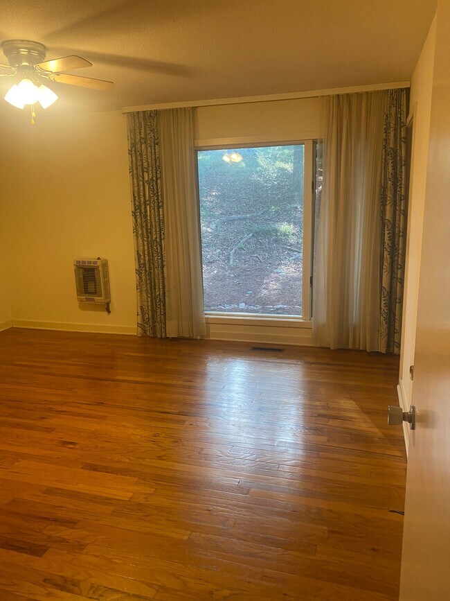 Foto del edificio - 127 Five Ponds Ln