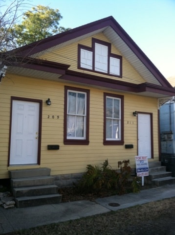 Building Photo - 209 N Bernadotte St