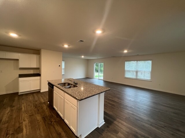 Foto del edificio - 323 Everleigh Cir