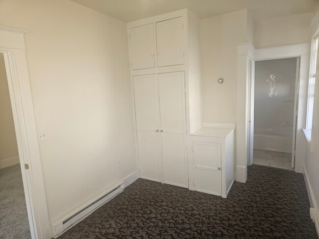 Building Photo - Unit 2