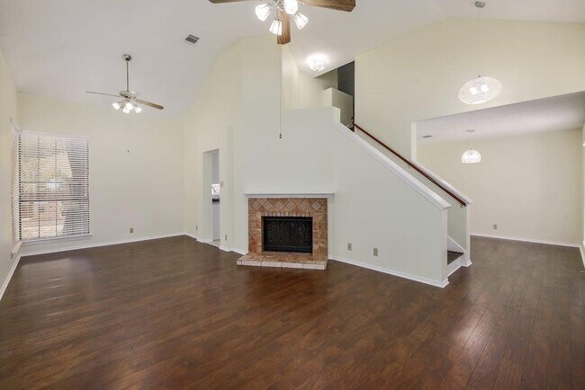 Foto del edificio - 1003 Oakwood Blvd