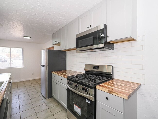 Building Photo - 3725 S 200 E
