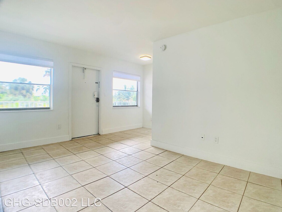 Primary Photo - 1021 NE 8th Ave