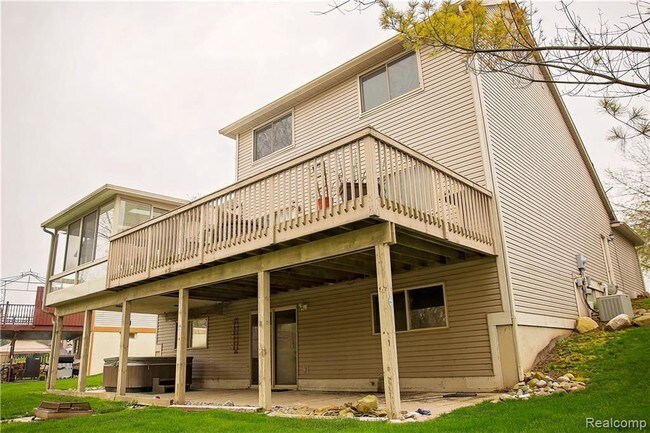 Building Photo - 1285 Edgebrook Dr