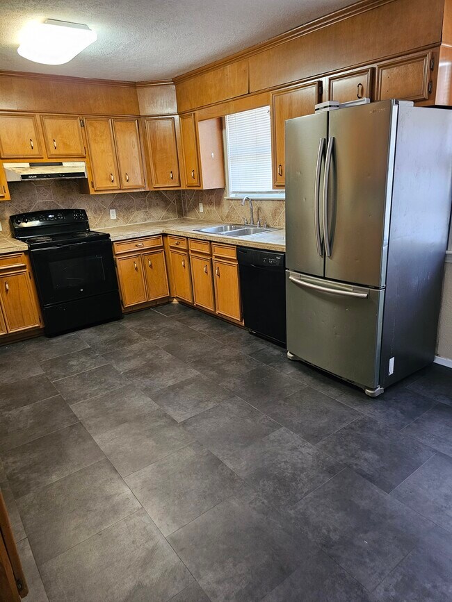 Kitchen - 3622 Avenue E
