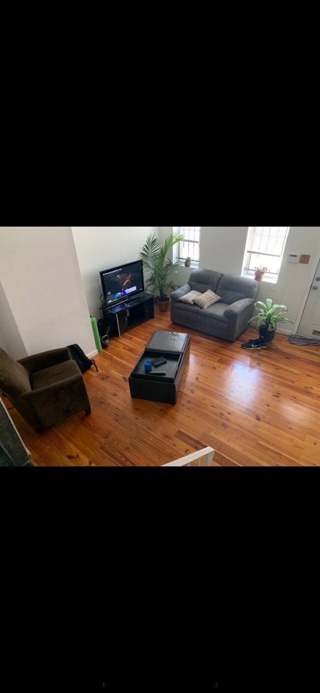 Foto del edificio - 1525 W Flora St