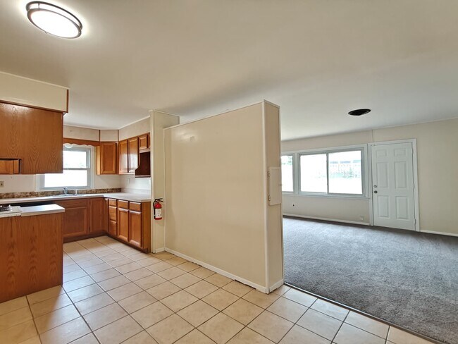 Building Photo - 65 Sandstone Ln