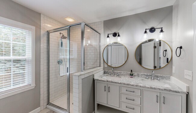 Foto del edificio - 2052 Baker Rd NW