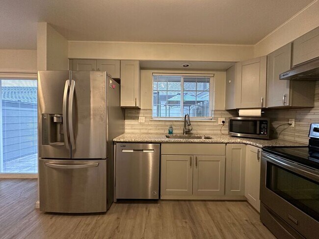 Foto del edificio - 7105 E Briarwood Dr