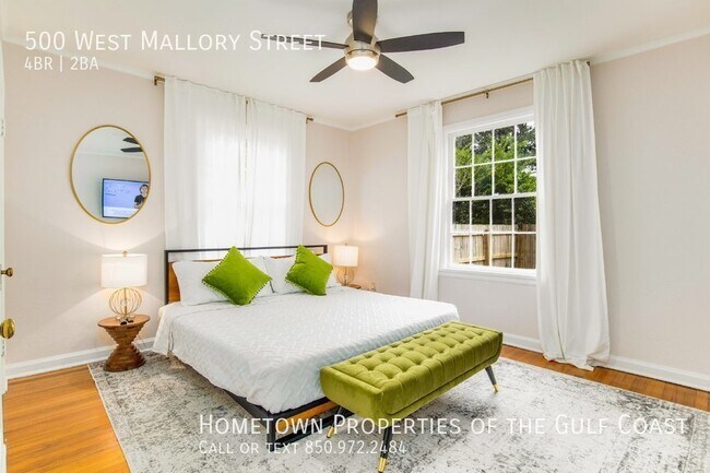Foto del edificio - Elegant Pensacola Rental with Main and Gue...