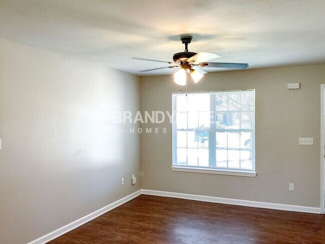 Building Photo - MOVE IN BY August 14th  and RECEIVE $1000 ...