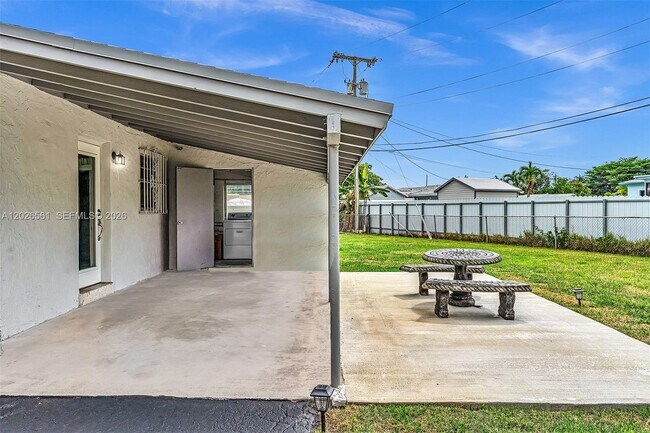 Foto del edificio - 20622 NW 23rd Ct