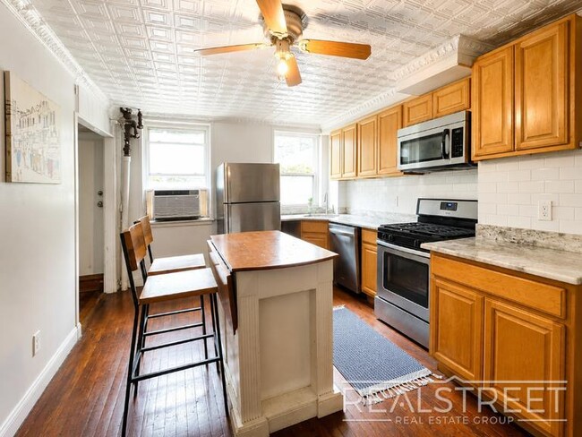Building Photo - Huge Floor-Through 1 Bedroom with Private Backyard