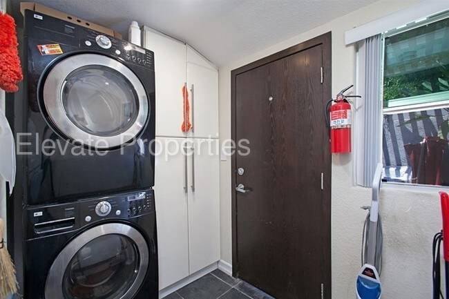 Building Photo - 3524 Wilshire Terrace