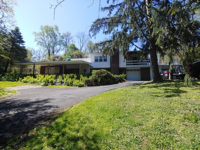 Vista de calle - 2660 Fish Hatchery Rd