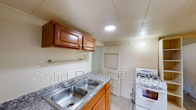 Building Photo - 3137 W Kiowa St