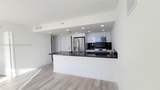 Foto del edificio - 7601 E Treasure Dr