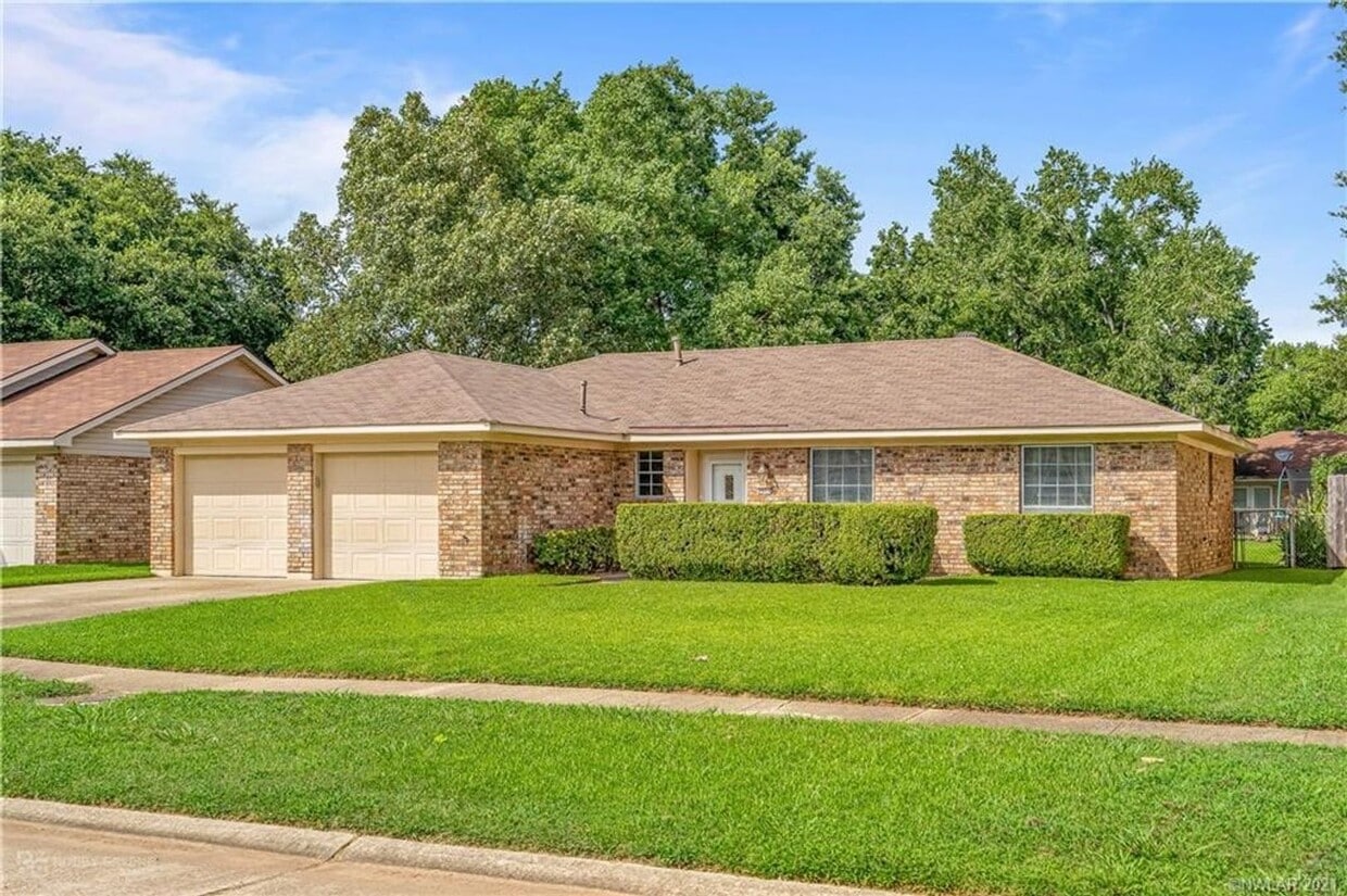 Primary Photo - Updated 3 bed/ 2 bath home in South Bossier