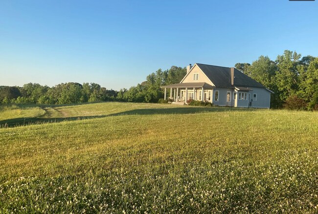 Building Photo - Turnkey Furnished Home on 5 Acres – Just B...